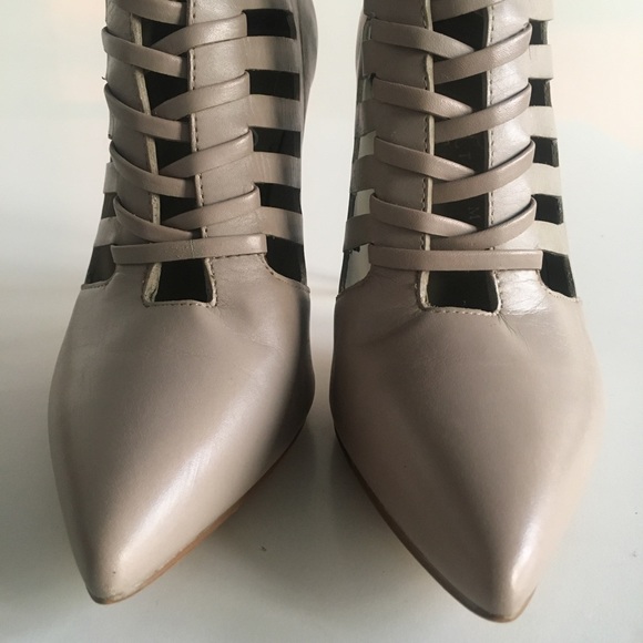 Ivanka Trump Leather Pointed Heel Ankle Boots 6.5M - Picture 5 of 16